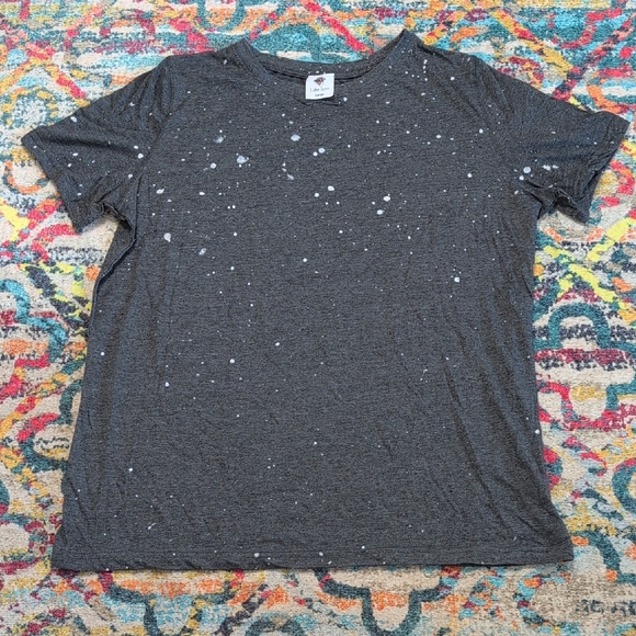 Like Love Tops - Like Love Gray T-shirt With White Paint Splatter Design NWT Large